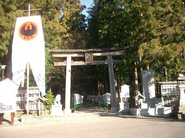 Shrine_Kumano_hongu_torii.jpg